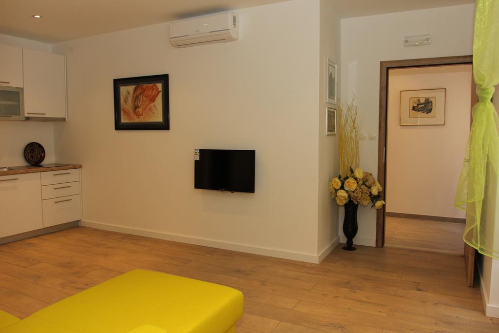 Apartment House Vitaic Supetar Room photo