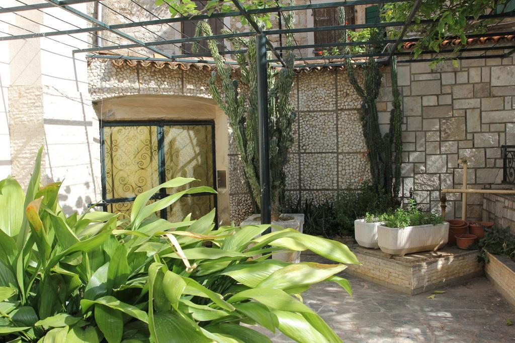 Apartment House Vitaic Supetar Exterior photo