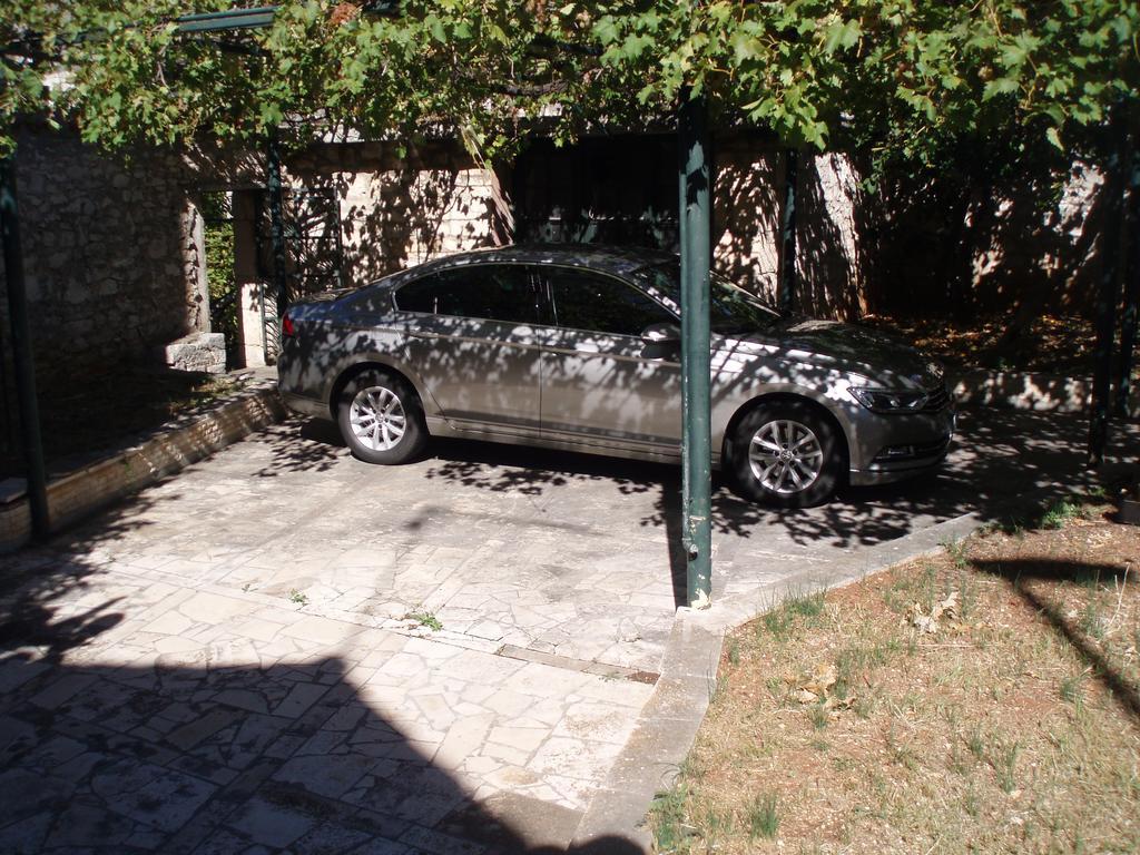 Apartment House Vitaic Supetar Exterior photo